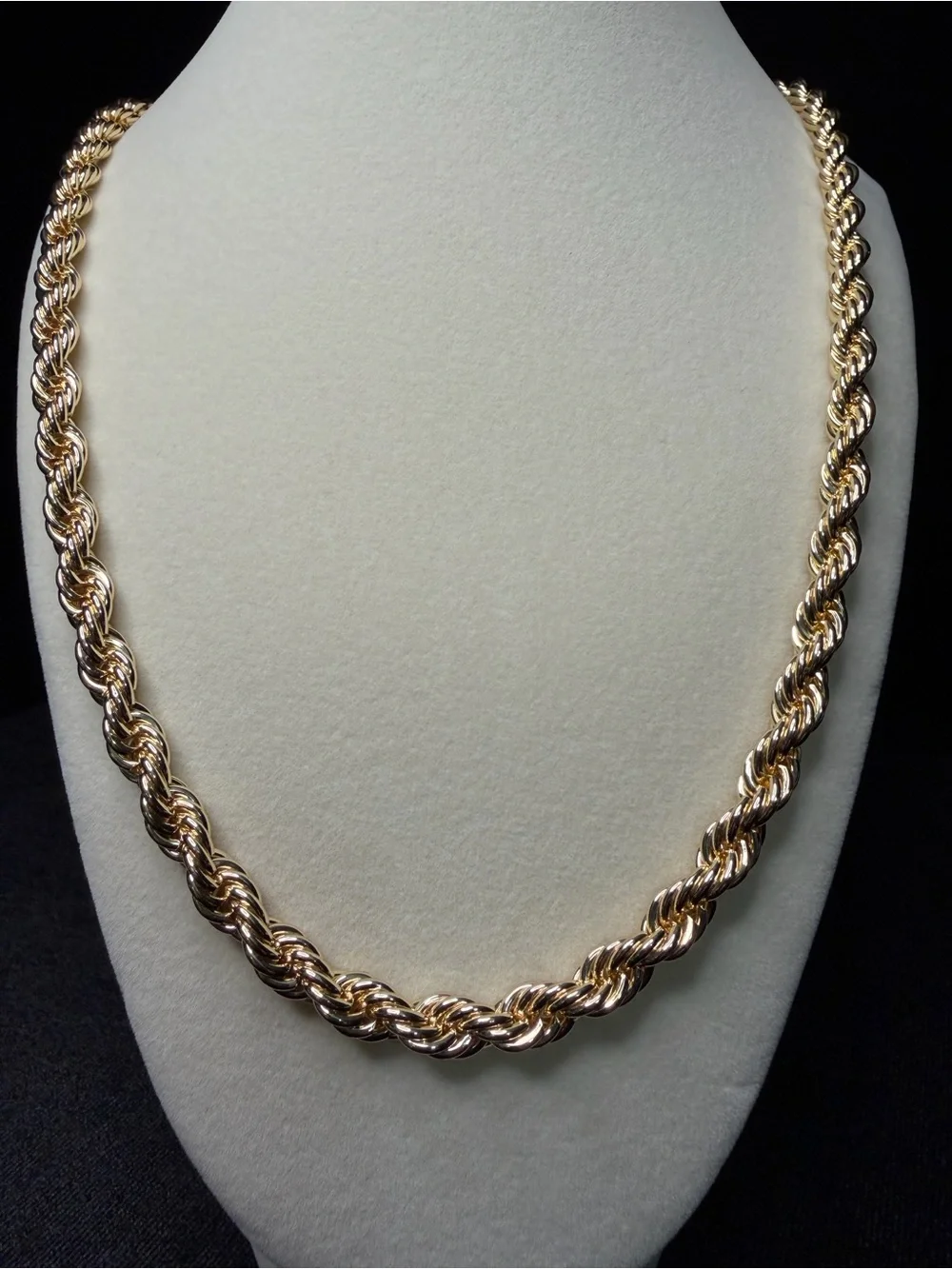 24in 7MM Rope Chain 14K Premium Finish Beautiful Stand Out Piece. Brand New